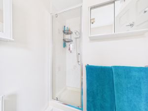 Ensuite- click for photo gallery